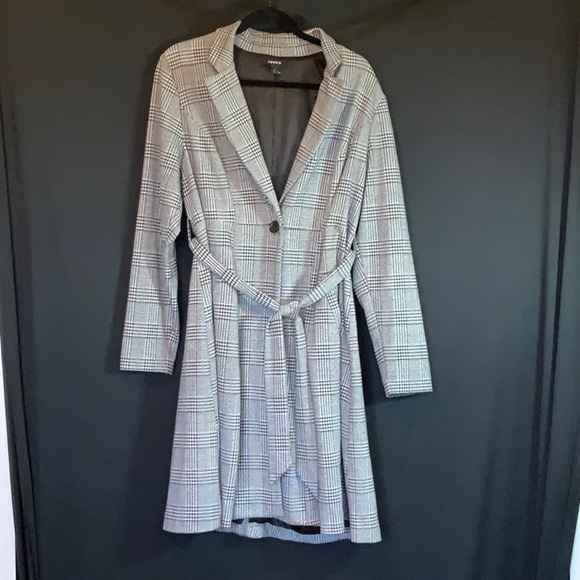 TORRID: Houndstooth Plaid Trench Coat 2 - Picture 2 of 5